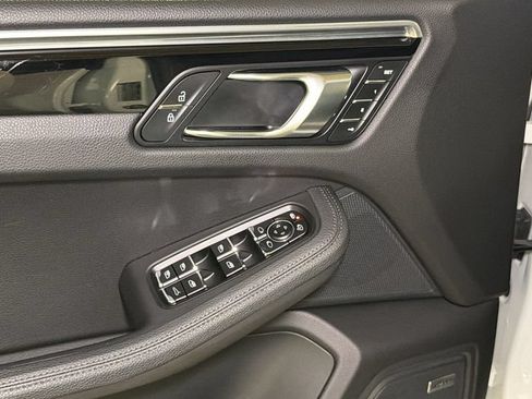 Used 2021 Porsche Macan AWD/4WD image 19
