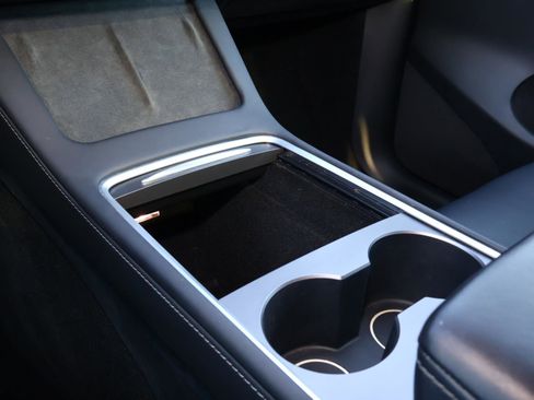 Used 2023 Tesla Model Y Performance AWD/4WD image 19