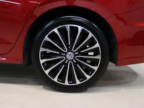 Used 2022 Volkswagen Passat 2.0T image 12