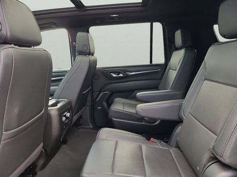 Used 2024 GMC Yukon XL Denali AWD/4WD image 9