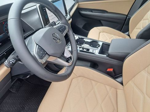 Used 2025 Volkswagen Atlas Cross Sport SE image 18