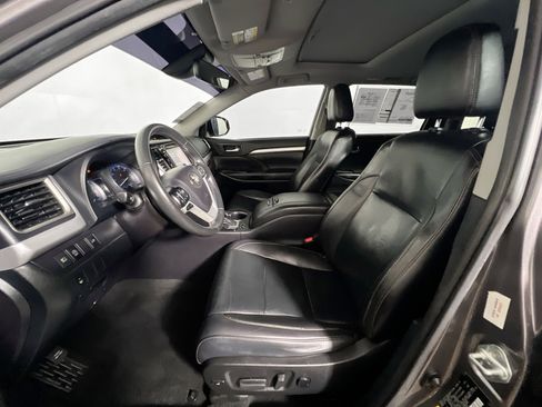 Used 2019 Toyota Highlander XLE image 14