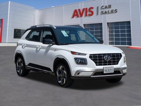 Used 2025 Hyundai Venue Limited FWD image 3
