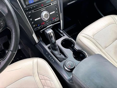 Used 2017 Ford Explorer Platinum image 18
