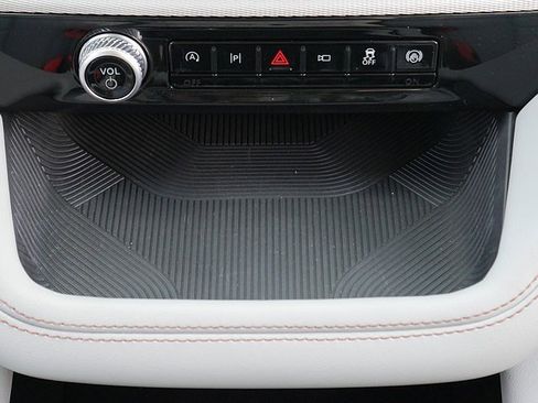 Used 2025 Ford Explorer Active w/ Active Comfort Package image 23