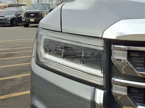 Used 2022 GMC Acadia SLE w/ Driver Convenience Package image 9