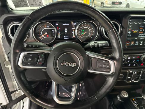 Used 2020 Jeep Wrangler Unlimited Sahara AWD/4WD image 12