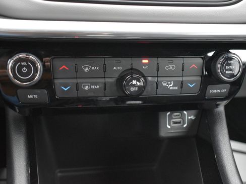 Used 2024 Jeep Compass Limited w/ Elite Group AWD/4WD image 29