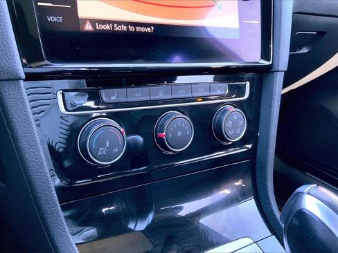 Used 2020 Volkswagen GTI SE image 29