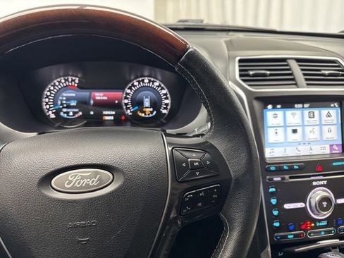 Used 2018 Ford Explorer Platinum image 20
