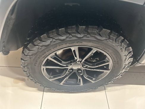 Used 2020 Jeep Grand Cherokee Limited image 19