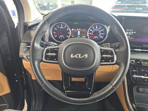 Used 2023 Kia Carnival EX FWD image 4