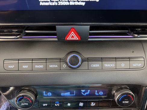 Certified 2025 Hyundai Elantra SEL FWD image 23