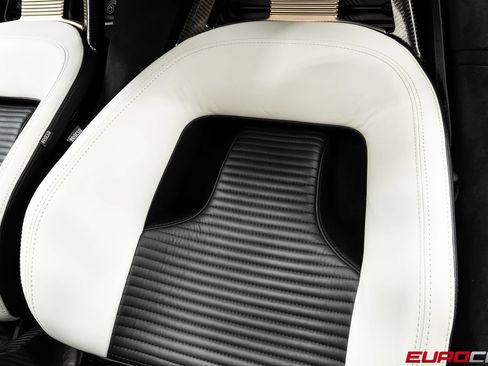 Used 2019 Ford GT RWD image 54