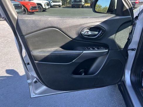 Used 2020 Jeep Cherokee Limited image 12