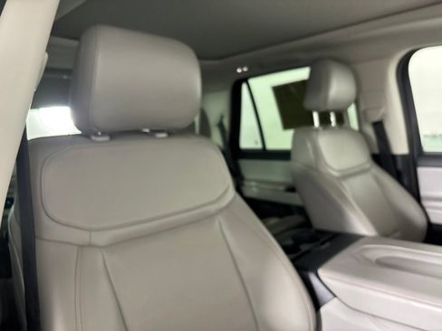 Used 2025 Ford Expedition Active AWD/4WD image 31
