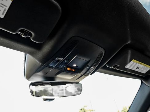 Used 2022 Porsche Taycan image 24