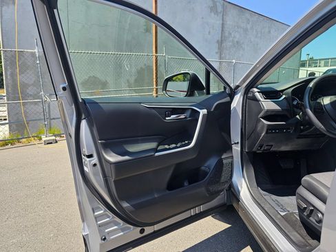 Certified 2022 Toyota RAV4 XLE w/ Convenience Package AWD/4WD image 18