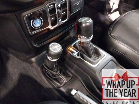 Used 2022 Jeep Wrangler Unlimited Sahara w/ Cold Weather Group image 18