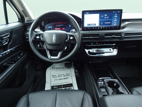 Used 2024 Lincoln Corsair Reserve w/ Equipment Group 201A image 11