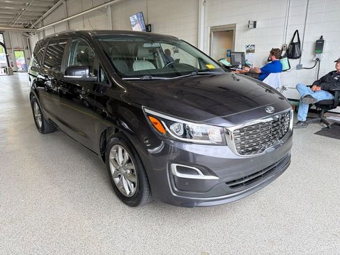 Used 2020 Kia Sedona EX FWD image 2