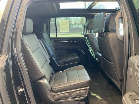 Used 2021 GMC Yukon XL Denali w/ Denali Premium Package image 17