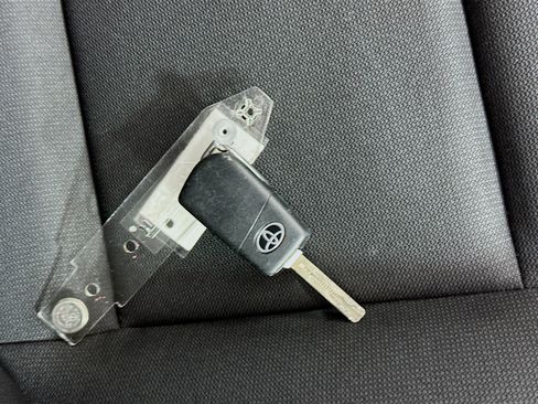 Used 2025 Toyota Corolla LE image 32