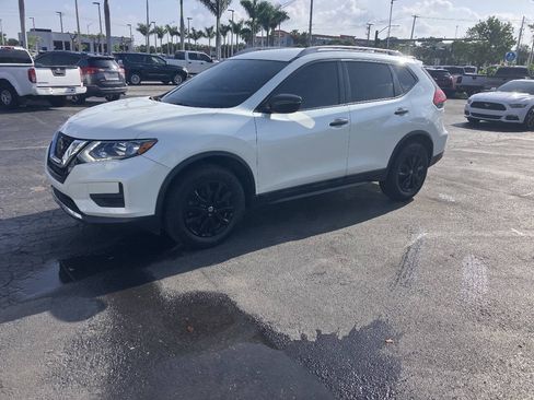 Used 2018 Nissan Rogue SV FWD image 4