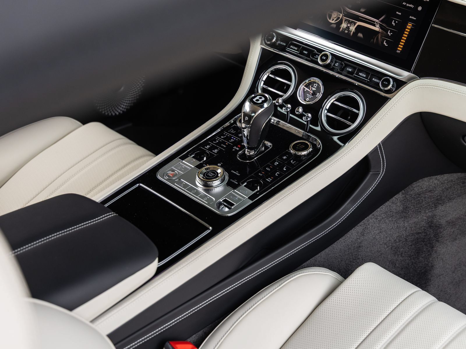 Used 2025 Bentley Continental GTC AWD/4WD image 40