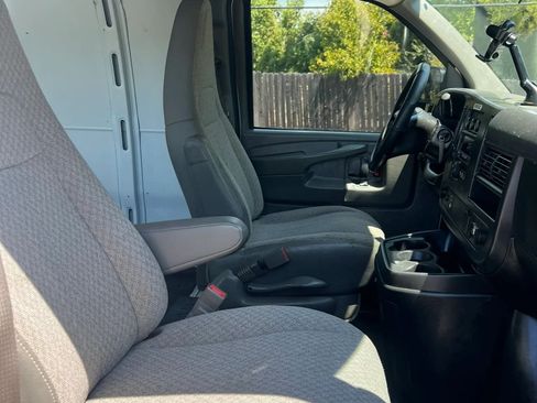 Used 2015 Chevrolet Express 2500 RWD image 16