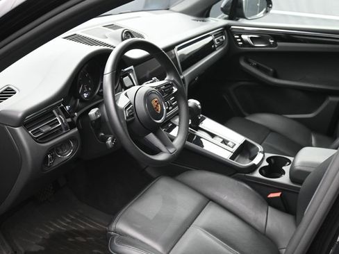 Certified 2025 Porsche Macan AWD/4WD image 7