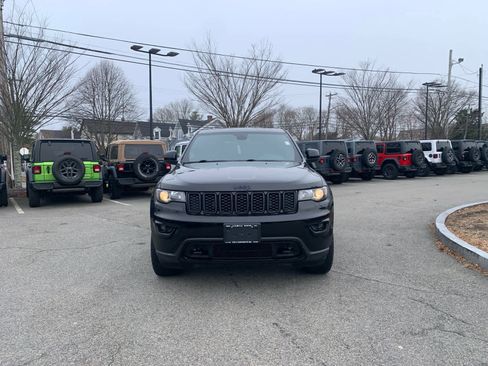 Used 2019 Jeep Grand Cherokee Laredo image 9