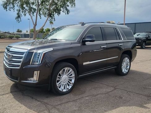 Used 2018 Cadillac Escalade Platinum AWD/4WD image 4