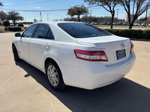 Used 2010 Toyota Camry LE image 8