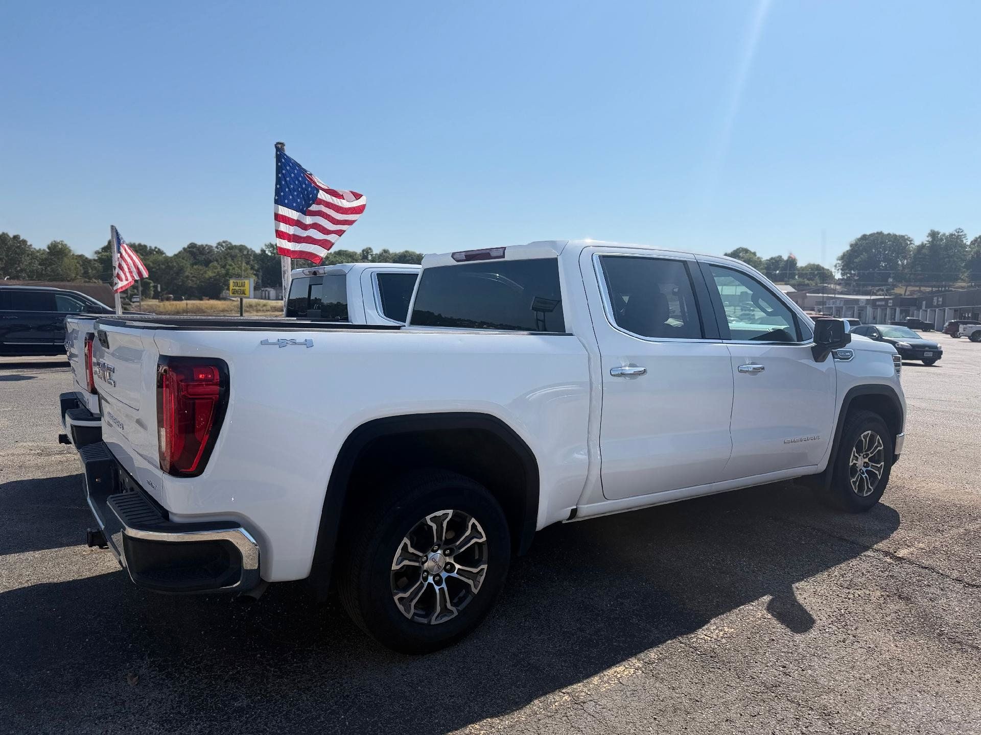 Used 2026 GMC Sierra 1500 SLT AWD/4WD image 3