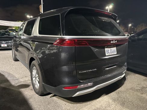 Used 2022 Kia Carnival LX image 4