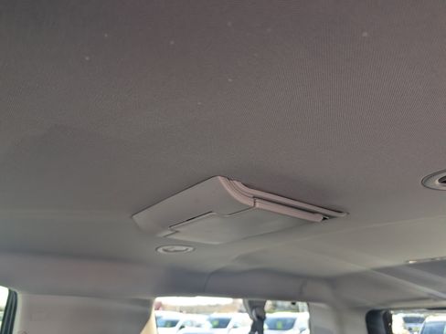 Used 2017 GMC Yukon XL SLT w/ Premium Edition image 27