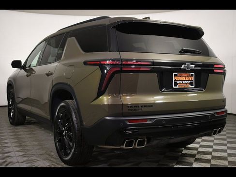 Used 2024 Chevrolet Traverse LT w/ Enhanced Driving Package FWD image 16