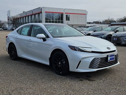 New 2026 Toyota Camry Hybrid AWD/4WD image 3