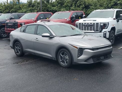 Used 2025 Kia K4 FWD image 1