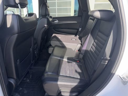 Used 2018 Jeep Grand Cherokee Limited AWD/4WD image 6