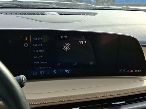 Used 2024 Cadillac XT4 Luxury w/ Cold Weather Package image 15