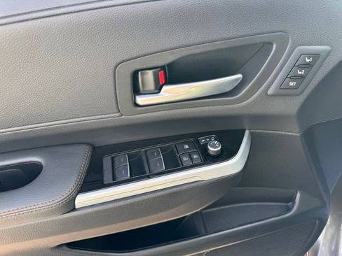Used 2025 Toyota Sienna Platinum image 11