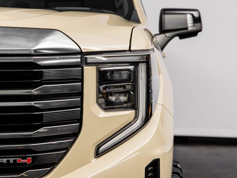 Used 2022 GMC Sierra 1500 AT4 w/ AT4 Premium Package AWD/4WD image 5