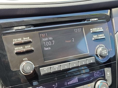 Used 2015 Nissan Rogue SV FWD image 23