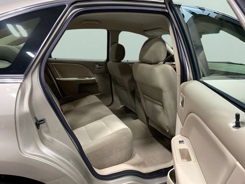 Used 2005 Mercury Montego Luxury FWD image 27
