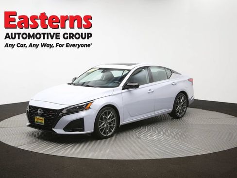 Used 2023 Nissan Altima 2.0 SR FWD image 57