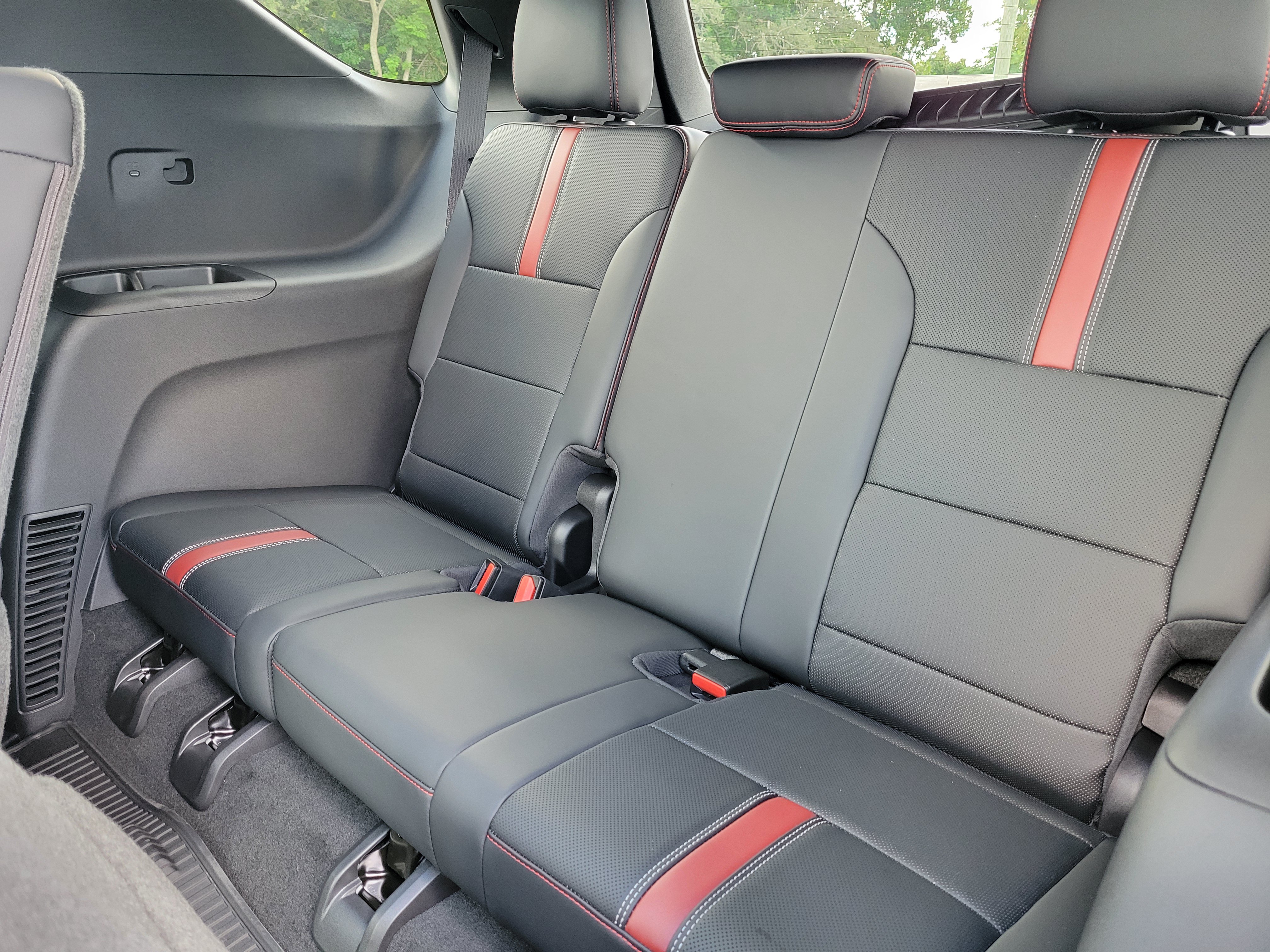 New 2027 Chevrolet Traverse RS w/ LPO, Floor Liner Package FWD image 39