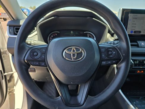 Used 2025 Toyota RAV4 XLE AWD/4WD image 19
