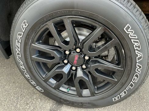 Used 2020 GMC Sierra 1500 Elevation w/ Elevation Value Package AWD/4WD image 16
